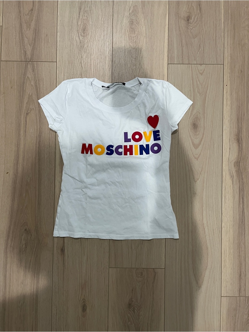 Moschino White T‑Shirt with Multicolor Logo and Red Heart